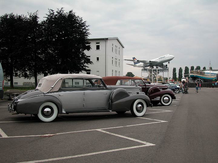 Speyer_220508_069.JPG - Präsentation der Cadillacs auf dem Parkplatz vor dem Hotel Am Technikmuseum